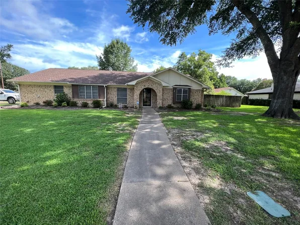 303 Pamela Dr, Mineola, TX 75773