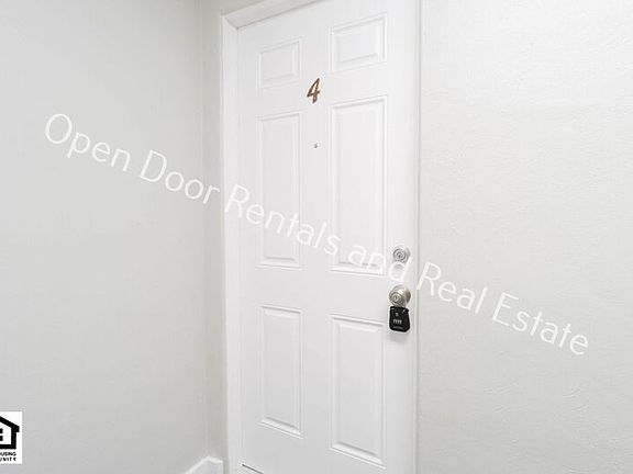 4th image of 202 N Jackson St Unit 4