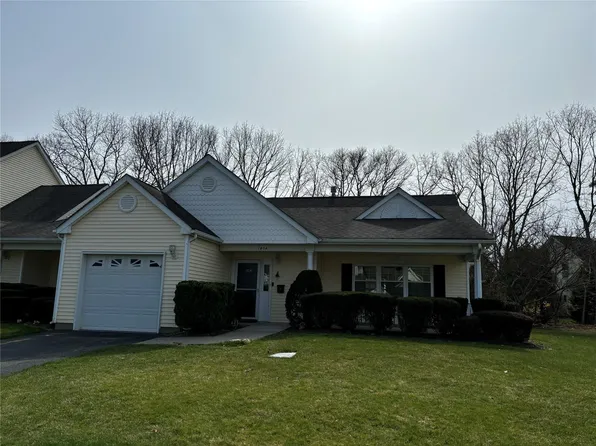 1404 Pebble Beach Path, Riverhead, NY 11901