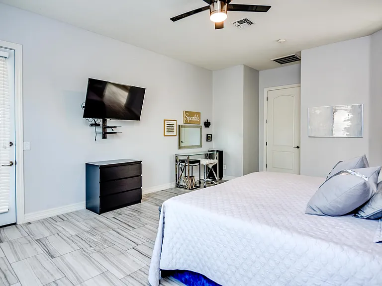 1230 E Canary Dr — Photo 7