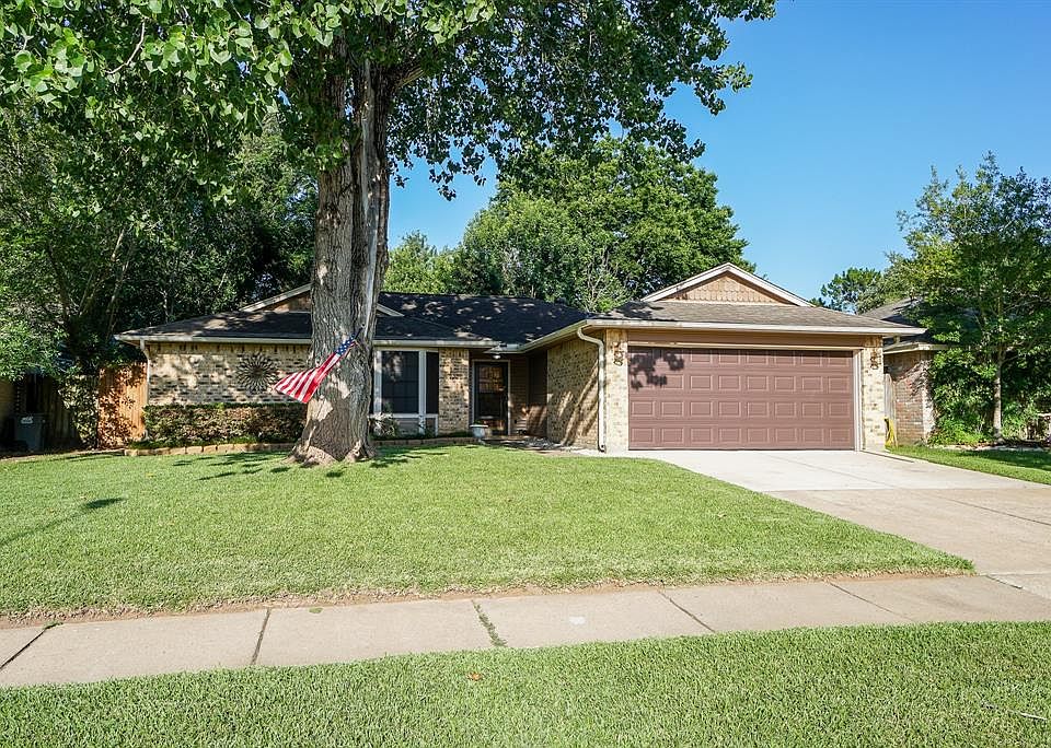 1st image of 918 Holly Hall Dr