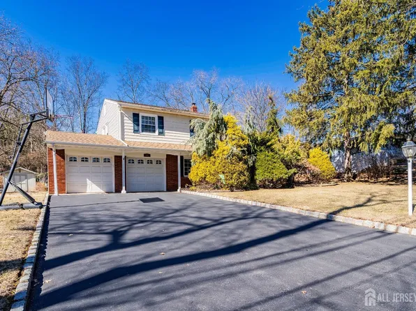 108 Colonia Rd, Colonia, NJ 07067