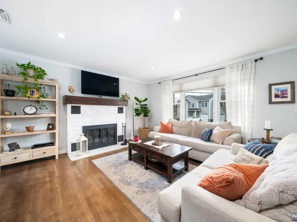 21 Gertrude Ave, Rochelle Park, NJ 07662