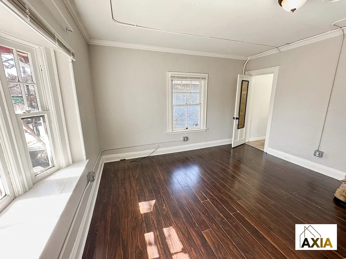 Building Photo - 1215 E 14th Ave #3