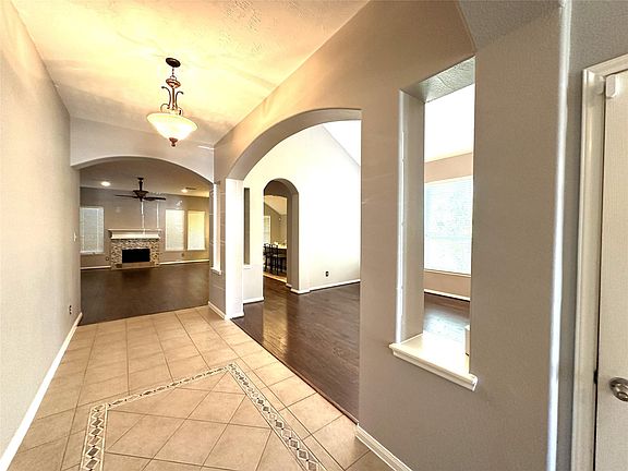 4th image of 26026 Mills Ridge Ct