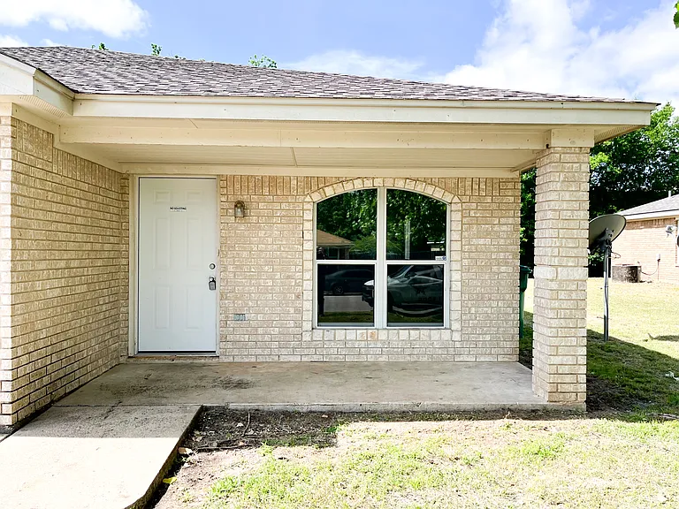 204 Dale Earnhardt Dr #A — Photo 3