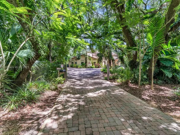6747 SW 112th St, Miami, FL 33156