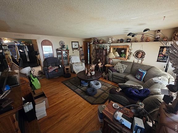 4th image of 12 Huntington Ct