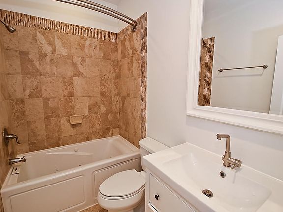 Luxurious and Spacious Bathroom