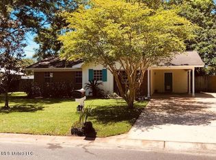 416 Holly Rd, Ocean Springs, MS 39564