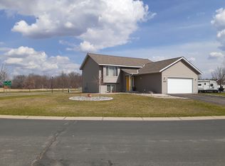 625 Minnesota St NW, Hutchinson, MN 55350