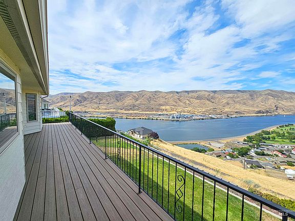 3rd image of 2530 Valleyview Dr