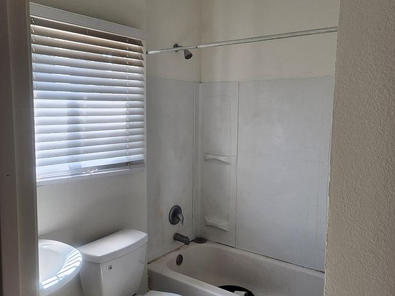5th image of 611 Arden Way