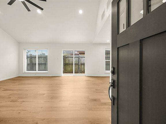 4th image of 3305 Avenue R