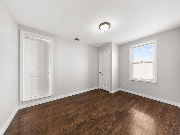 5th image of 12 Juliette St