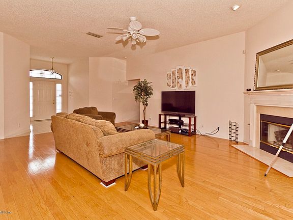 3rd image of 2135 N WALNUT CREEK Court