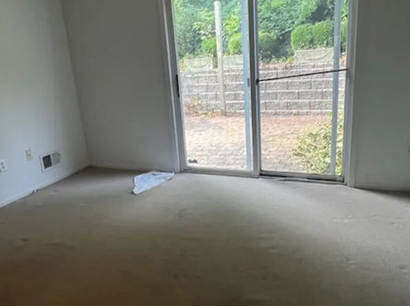 264 Ward Avenue image 4 of 21