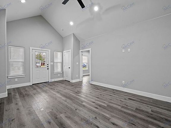 3rd image of 1013 E Epstein St