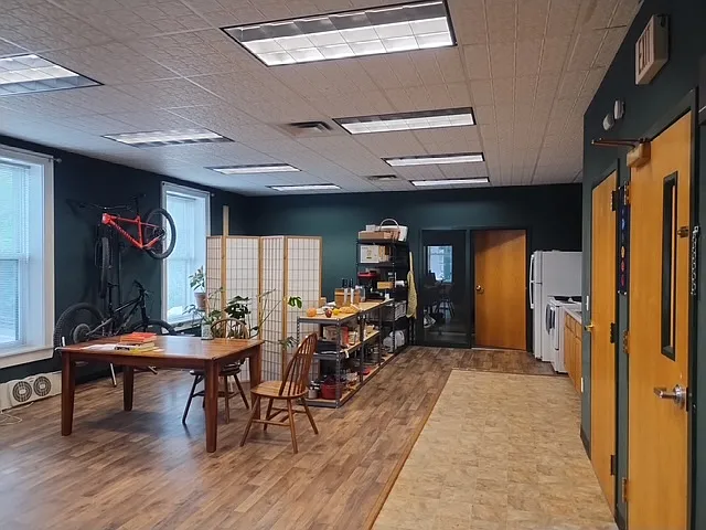 2 bed, 800 sqft, $1,200 — Photo 3