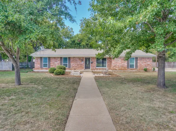 4328 Plantation Dr, Benbrook, TX 76116