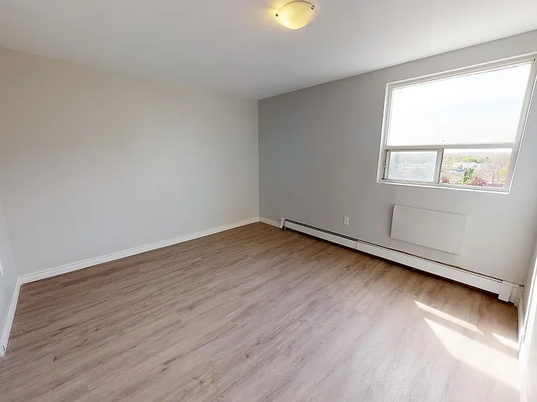 470 Dundas St — Photo 34