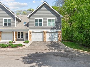 6157 Chasewood Pkwy APT 102, Minnetonka, MN 55343