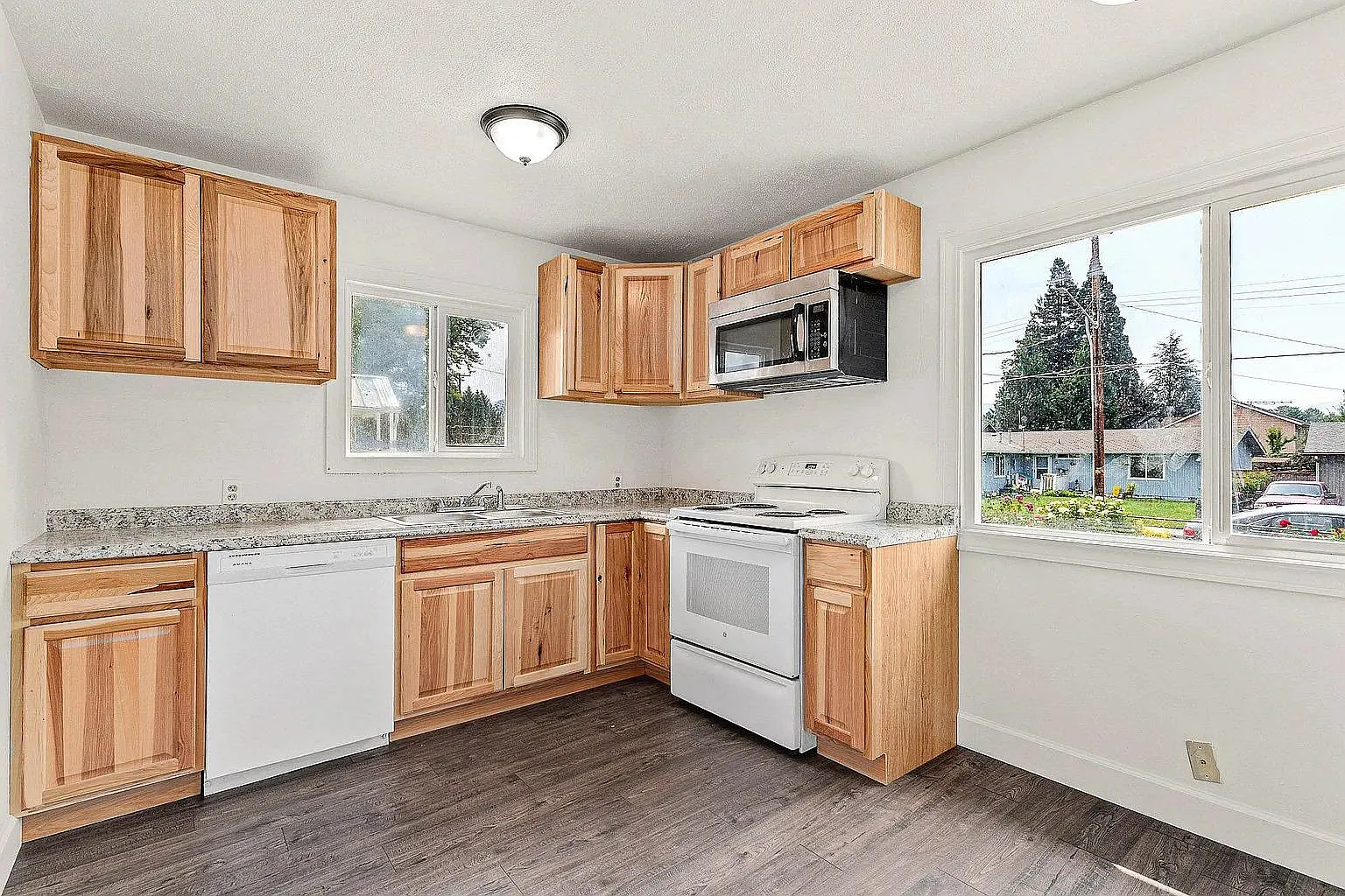 2 bed, 832 sqft, $1,900 — Photo 1