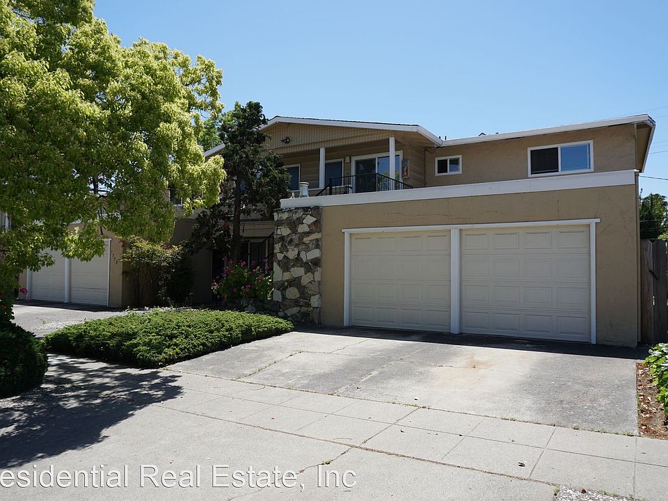 1st image of 7390 Rainbow Dr #3