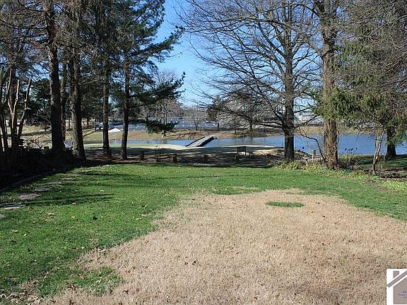 3rd image of 405 Golf Club Ln