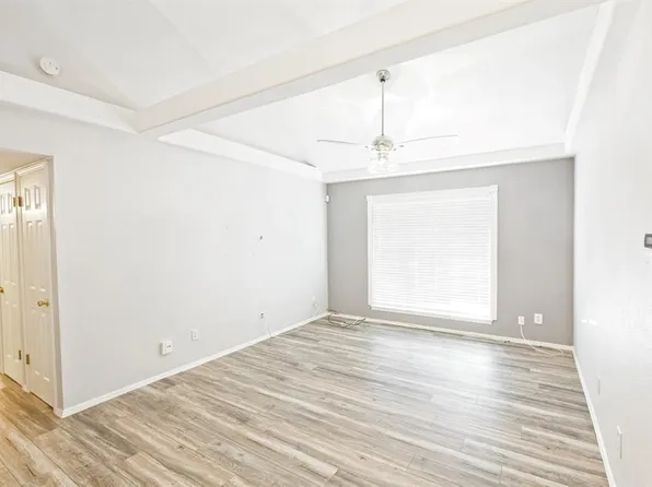 10590 High Hollows Dr APT 284, Dallas, TX 75230