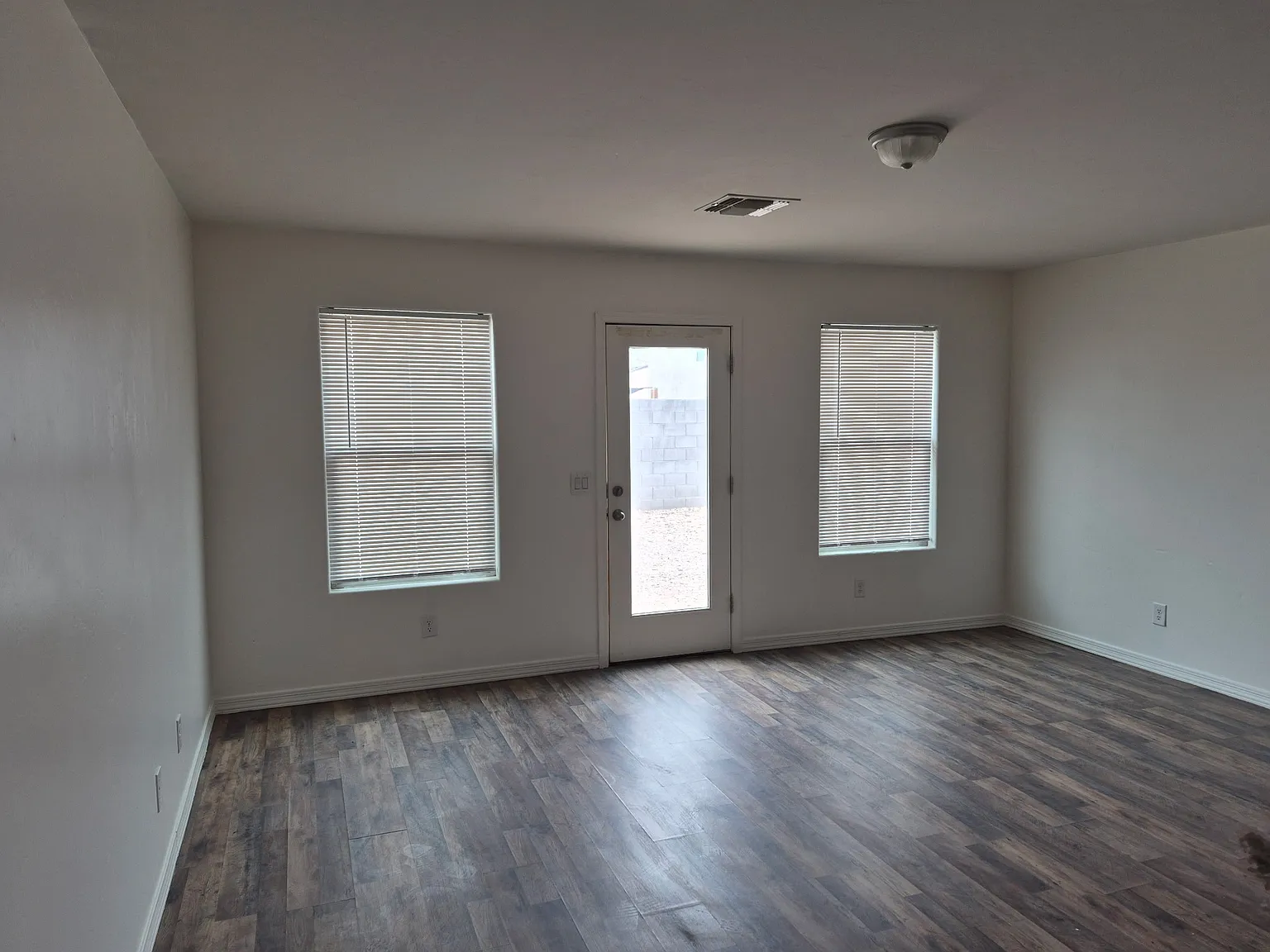 3 bed, 1200 sqft, $1,750 — Photo 4