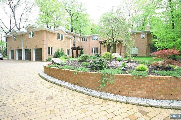 57 Adams Dr photo 1