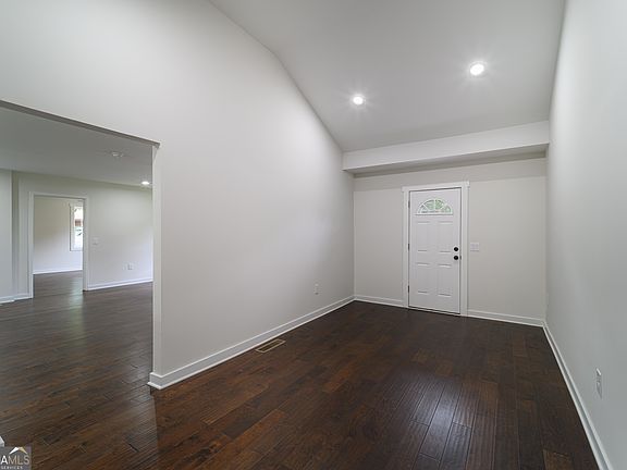 5th image of 418 Lamb Rd