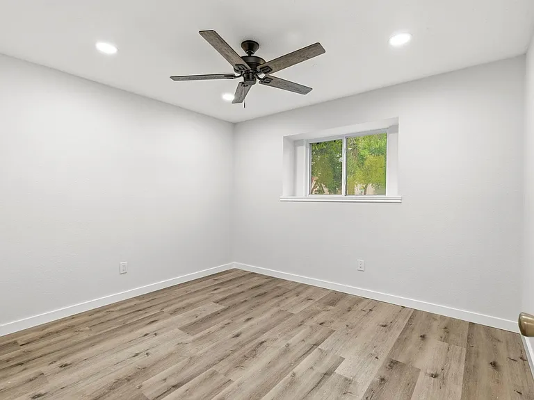 15215 Parkville Dr — Photo 38