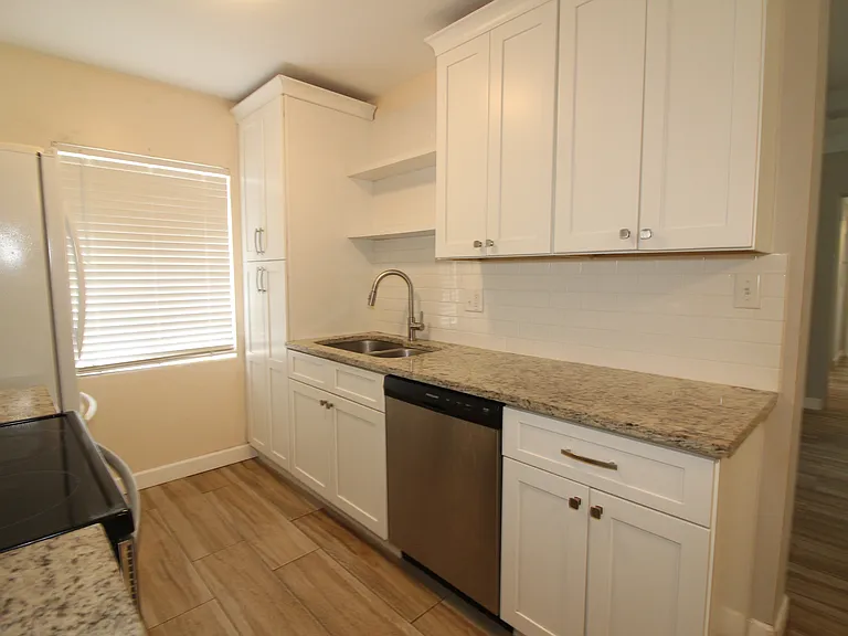 207 Lake View Dr — Photo 8