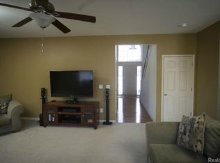 275 Valley Stream Dr, Holly, MI 48442