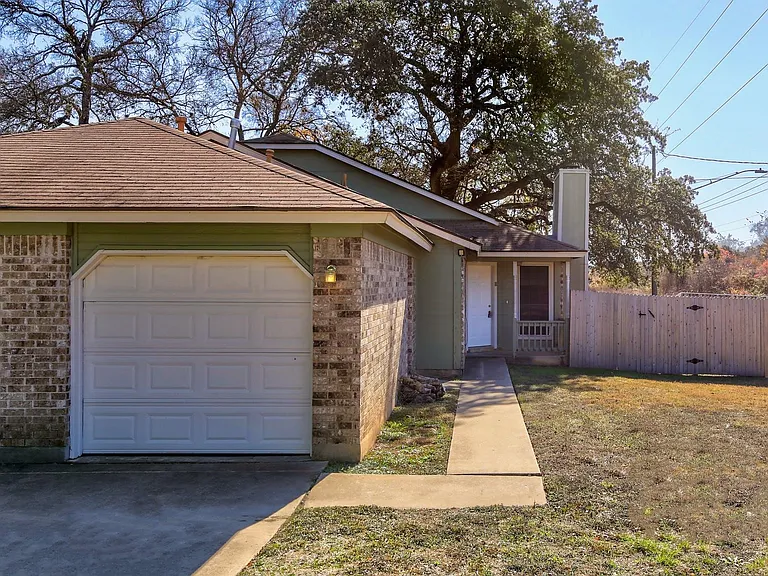 4407 Limewood Ct #B — Photo 2