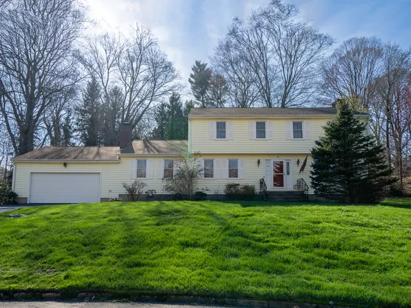 10 Corbin Circle, Branford, CT 06405