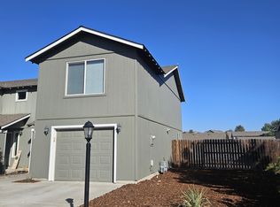 825 SE Kierra Pl, Madras, OR 97741