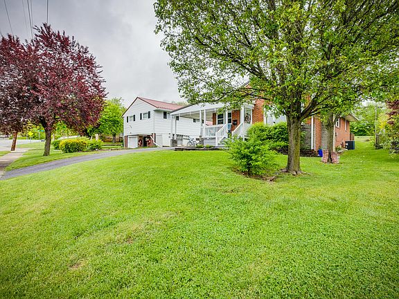 3rd image of 695 Truxton Dr