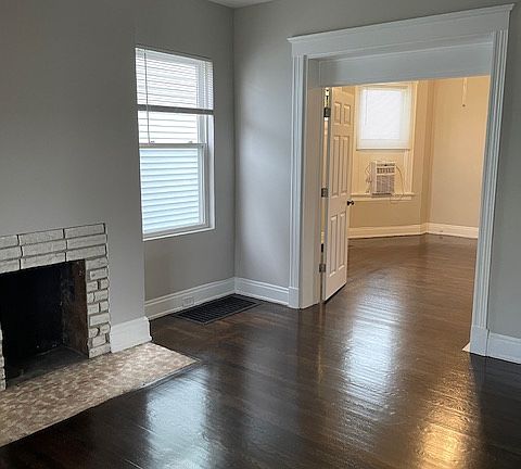 5th image of 3524 Hudson Ave #1