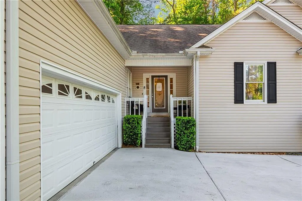 4 bed, 3.0 bath, 2770 sqft, $2,900 — Photo 3