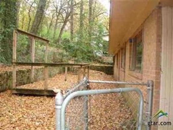 5th image of 2912 Medina Dr