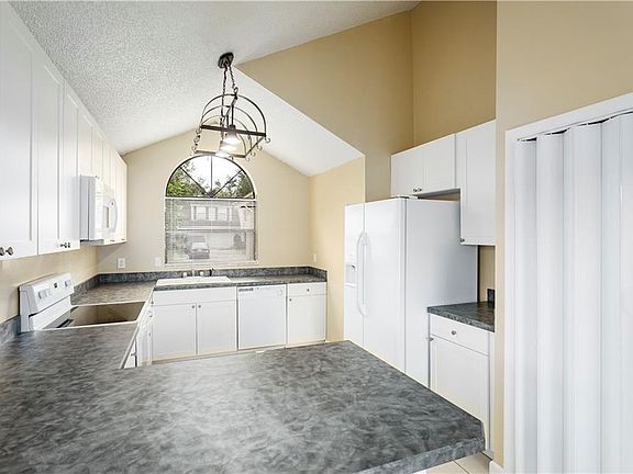 5th image of 7907 Tumblestone Dr