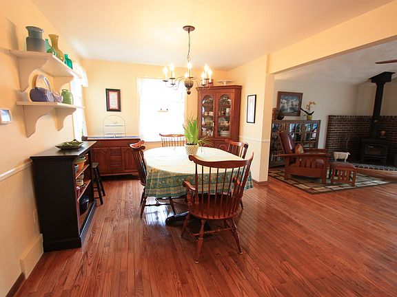 4th image of 16 Cherry Dr