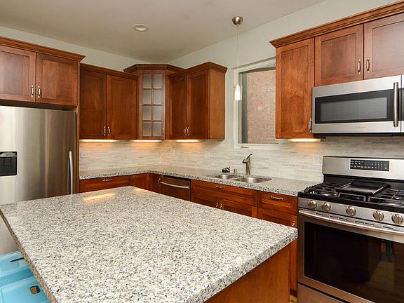 2nd image of 3442 N Hoyne Ave #1
