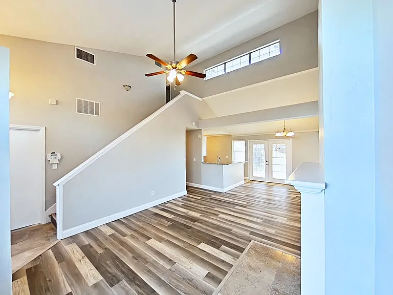 4001 SW Rolling Hills Dr — Photo 3