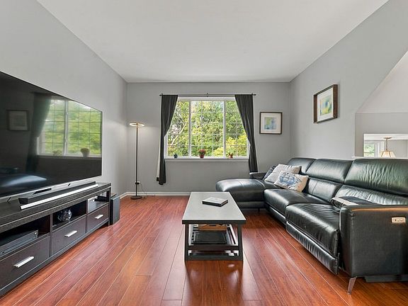 4th image of 1002 Savoy Ct