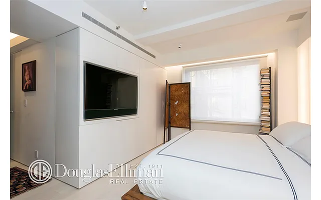 Rented by Douglas Elliman | media 29