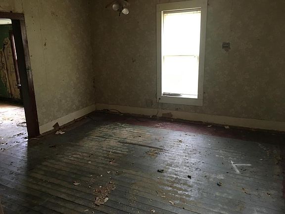 2nd image of 861 S Salt Pond Ave